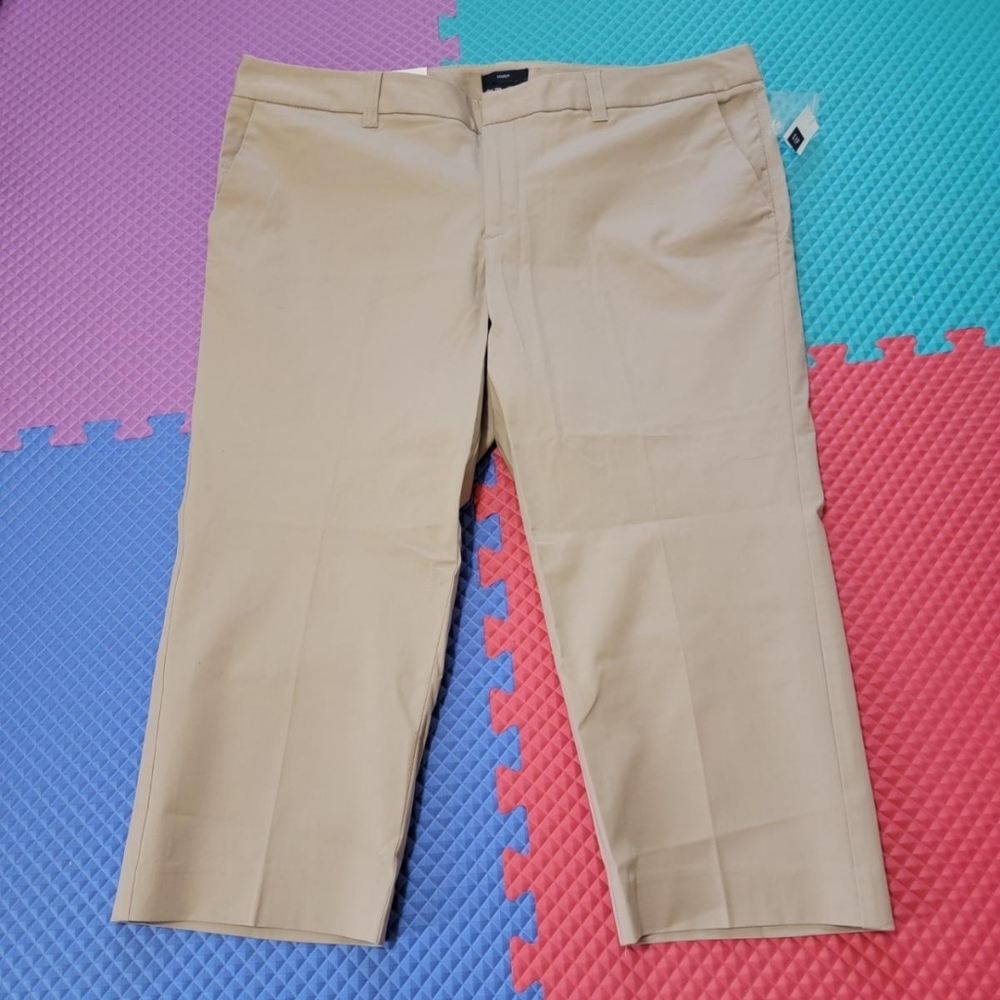 NWT Women's Gap khaki capris